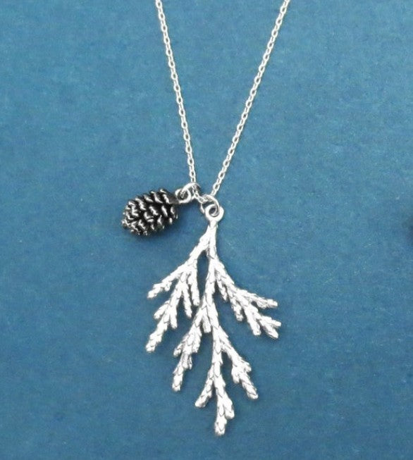 Ivy Leaf Gold Pendant
